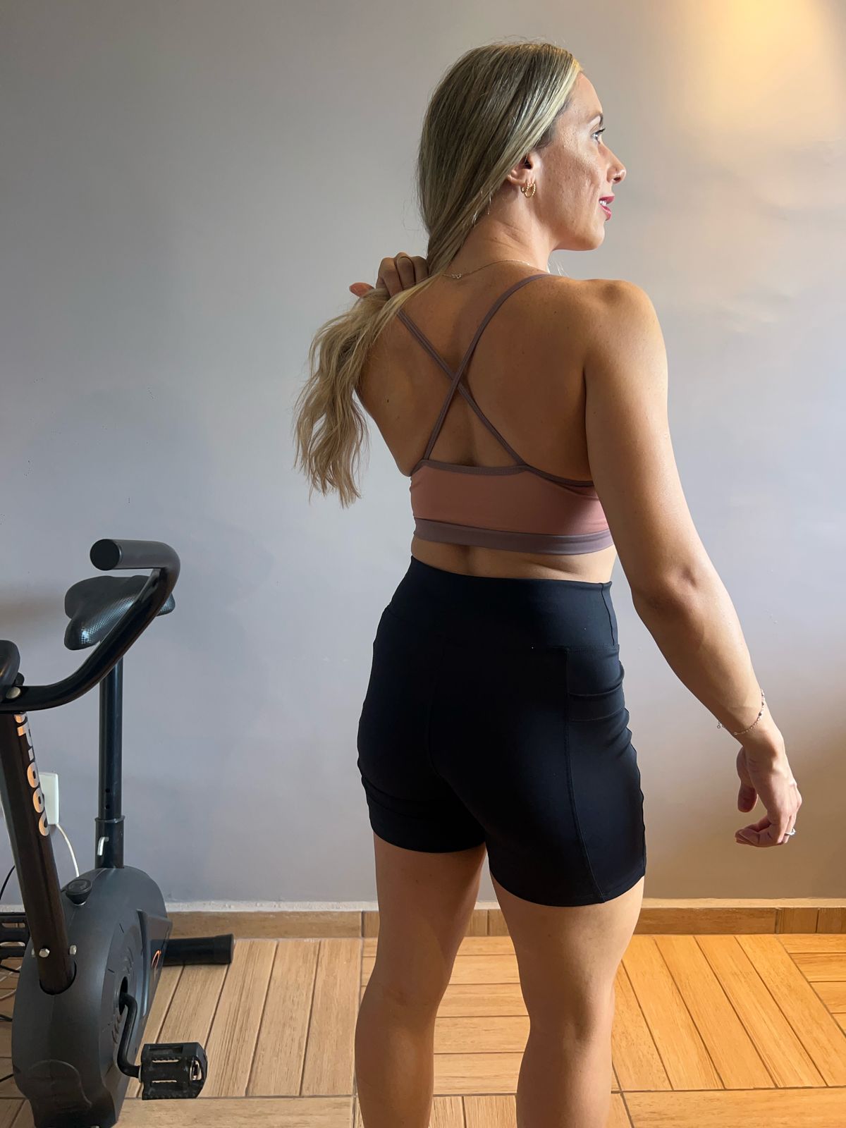 TOP FITNESS COM BOJO REMOVÍVEL NUDE COM LILÁS - Poliamida Premium, Confortável e Durável para Mulheres Ativas