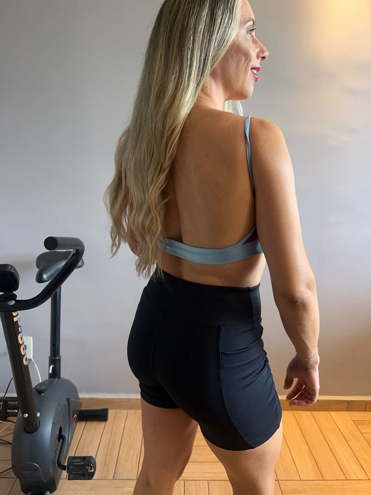TOP FITNESS COM BOJO REMOVÍVEL VINHO ACETINADO - Poliamida Premium, Confortável e Durável para Mulheres Ativas