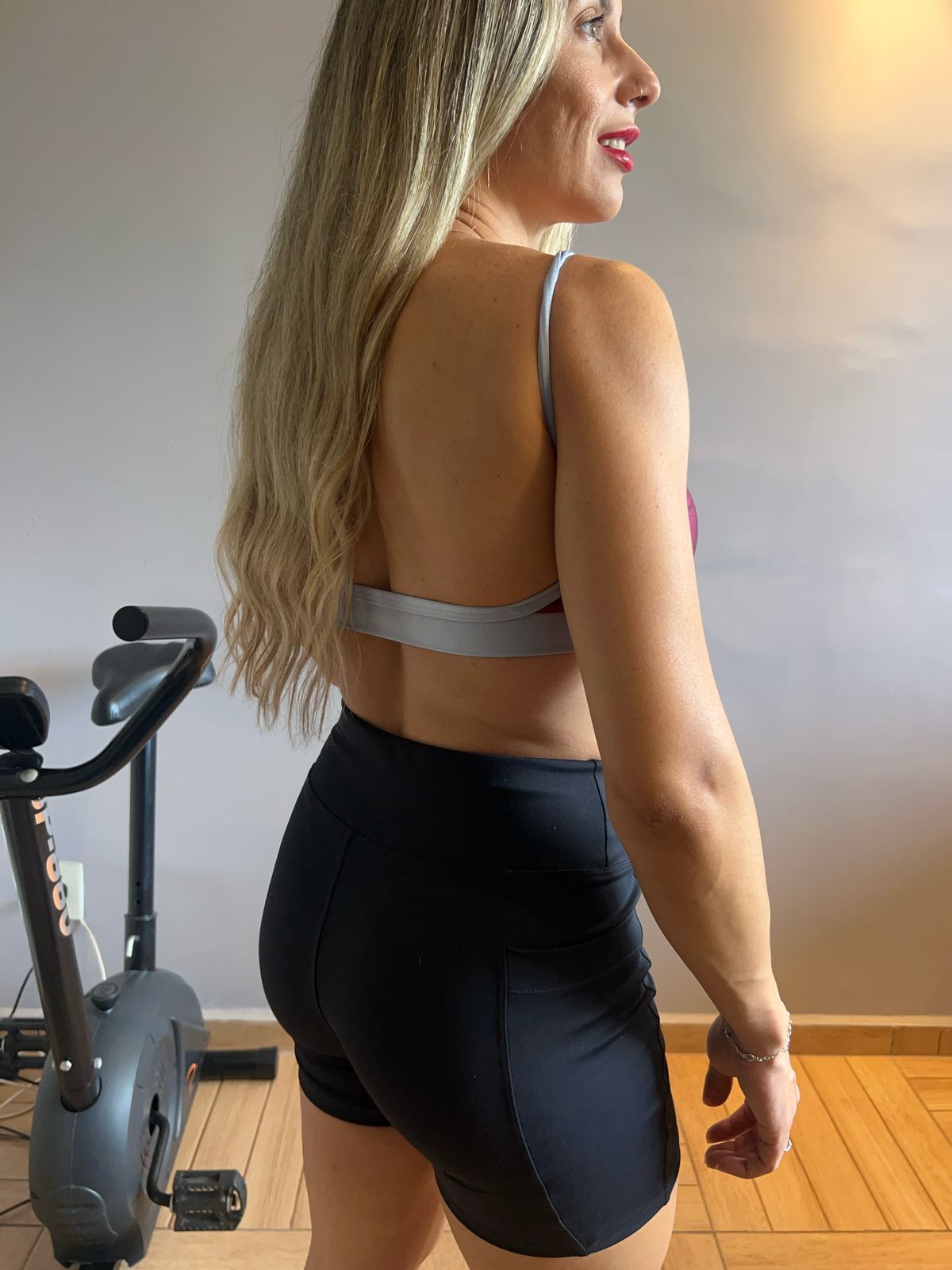 TOP FITNESS COM BOJO REMOVÍVEL VINHO ACETINADO - Poliamida Premium, Confortável e Durável para Mulheres Ativas