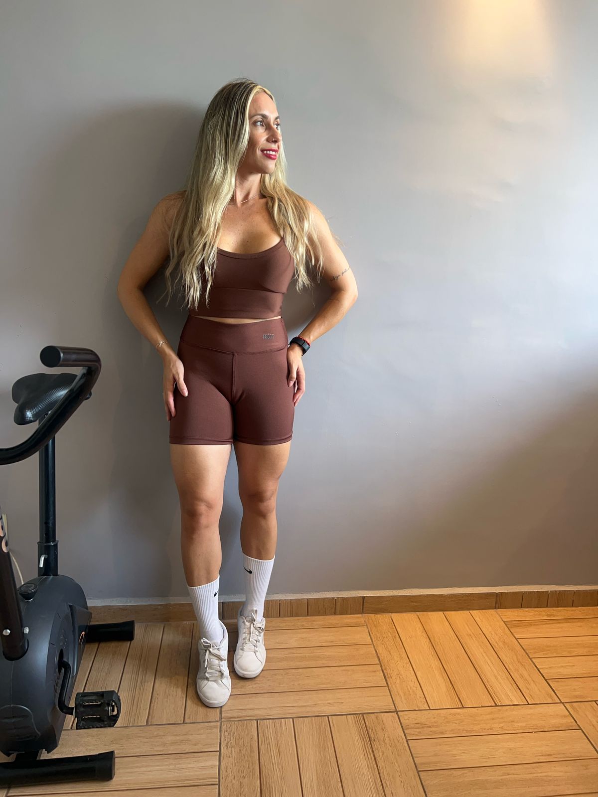 Conjunto - Marrom - Shorts e Top com bojo removível, Confortável e Zero Transparência