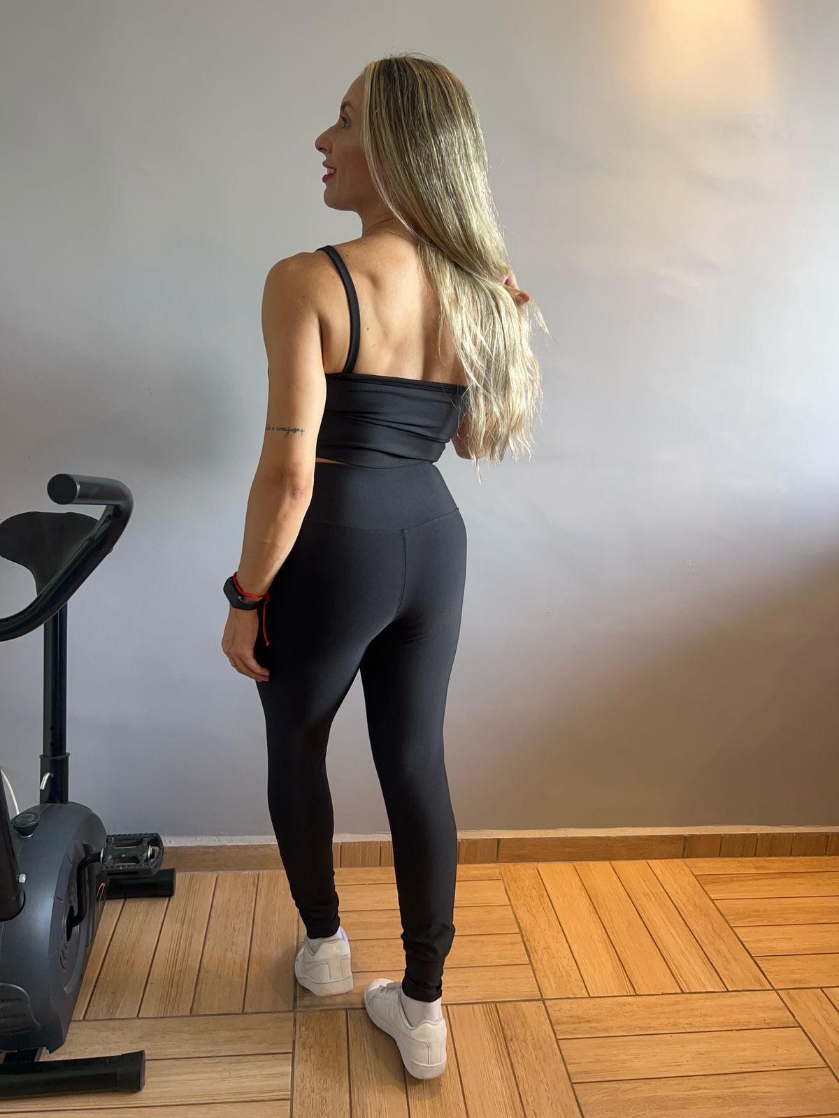 Conjunto - Preto - Calça e Top com bojo removível, Confortável e Zero Transparência