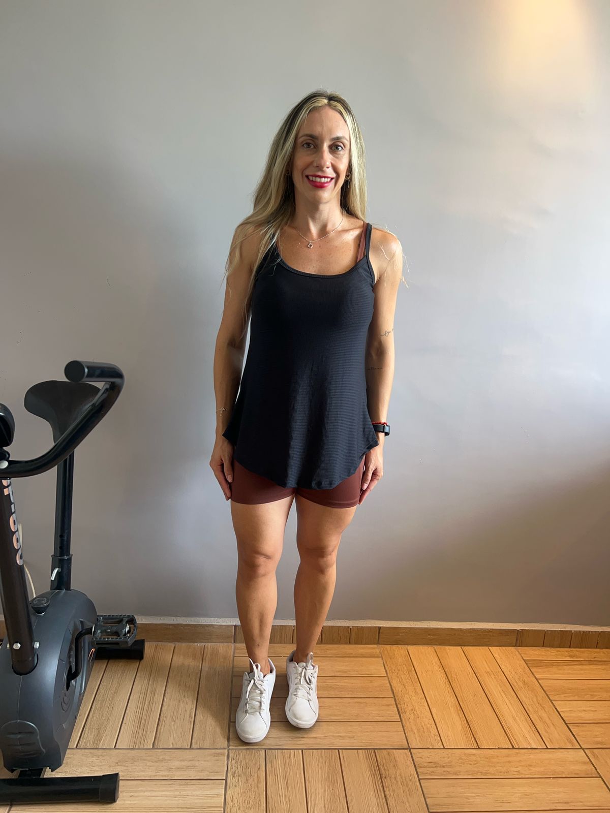 Regatinha Fitness Feminina Preta Dry Fit - Confortável, Durável e Ideal para Academia e Treino