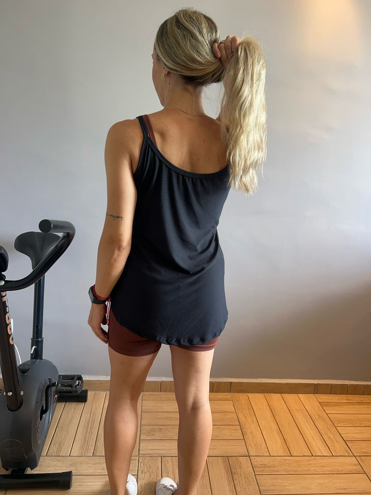 Regatinha Fitness Feminina Preta Dry Fit - Confortável, Durável e Ideal para Academia e Treino