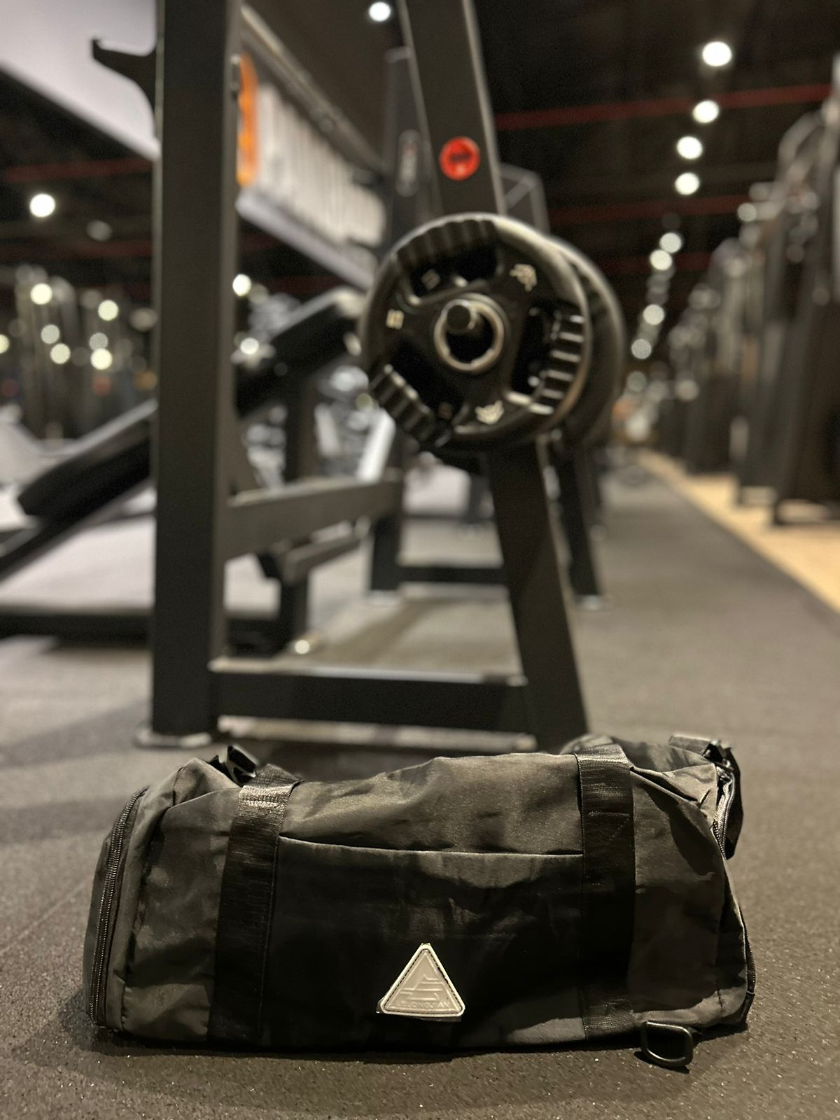 Bolsa Academia Grande Unissex nas cores: Azul Marinho ou Preta - Mochila Fitness Impermeável para Treino e Futebol