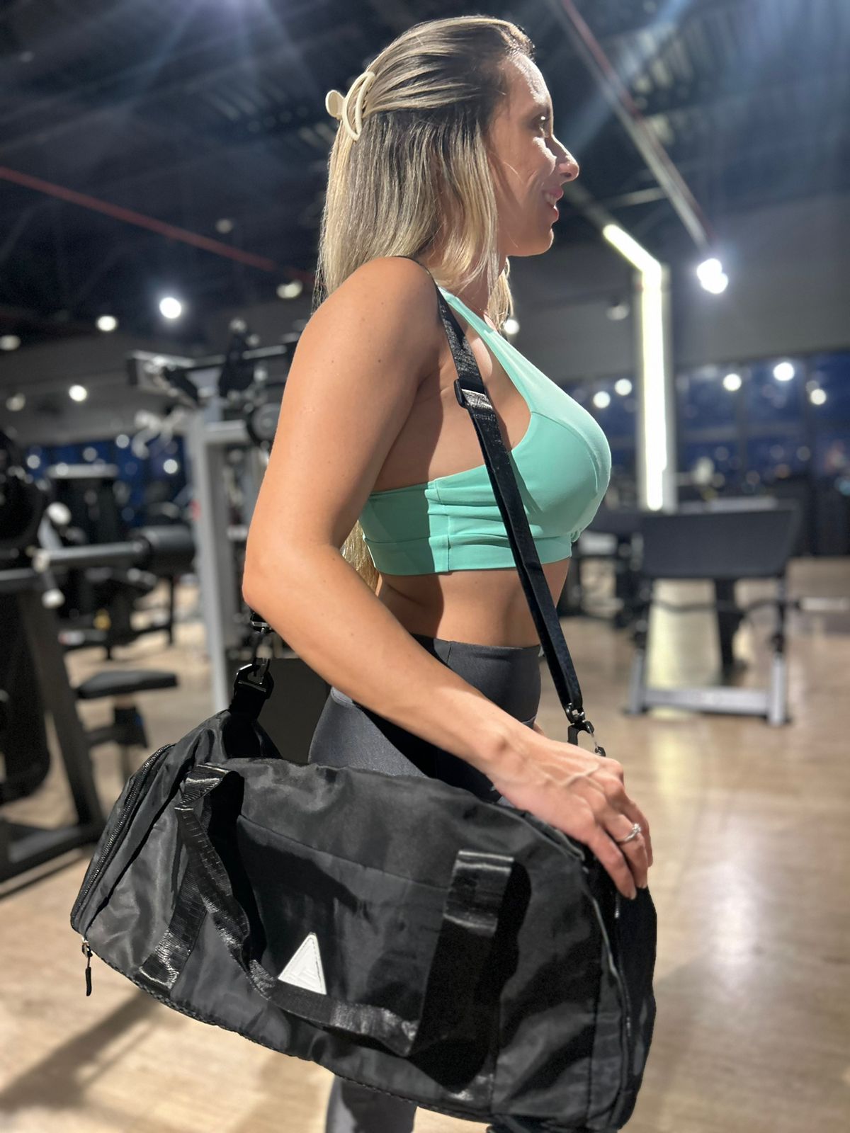 Bolsa Academia Grande Unissex nas cores: Azul Marinho ou Preta - Mochila Fitness Impermeável para Treino e Futebol