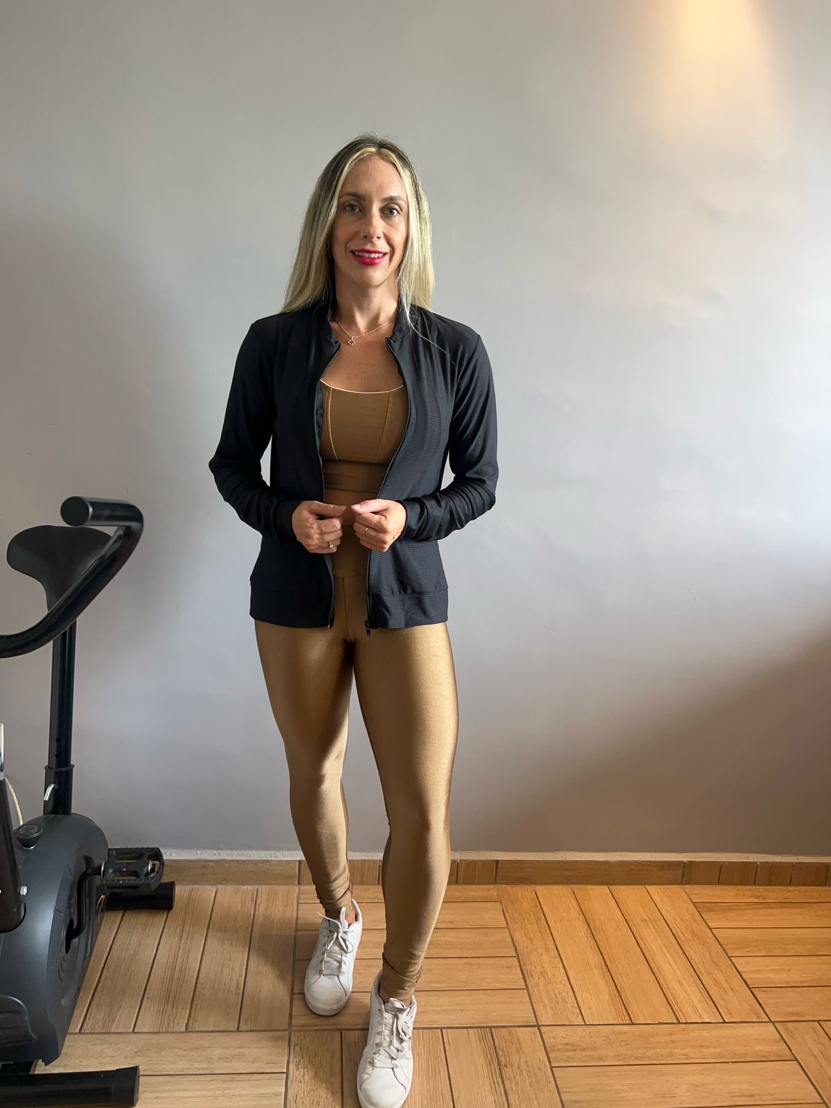 Blusa de Frio Fitness Feminina Preta com Zíper Dry Fit - Confortável e Durável para Academia e Treino