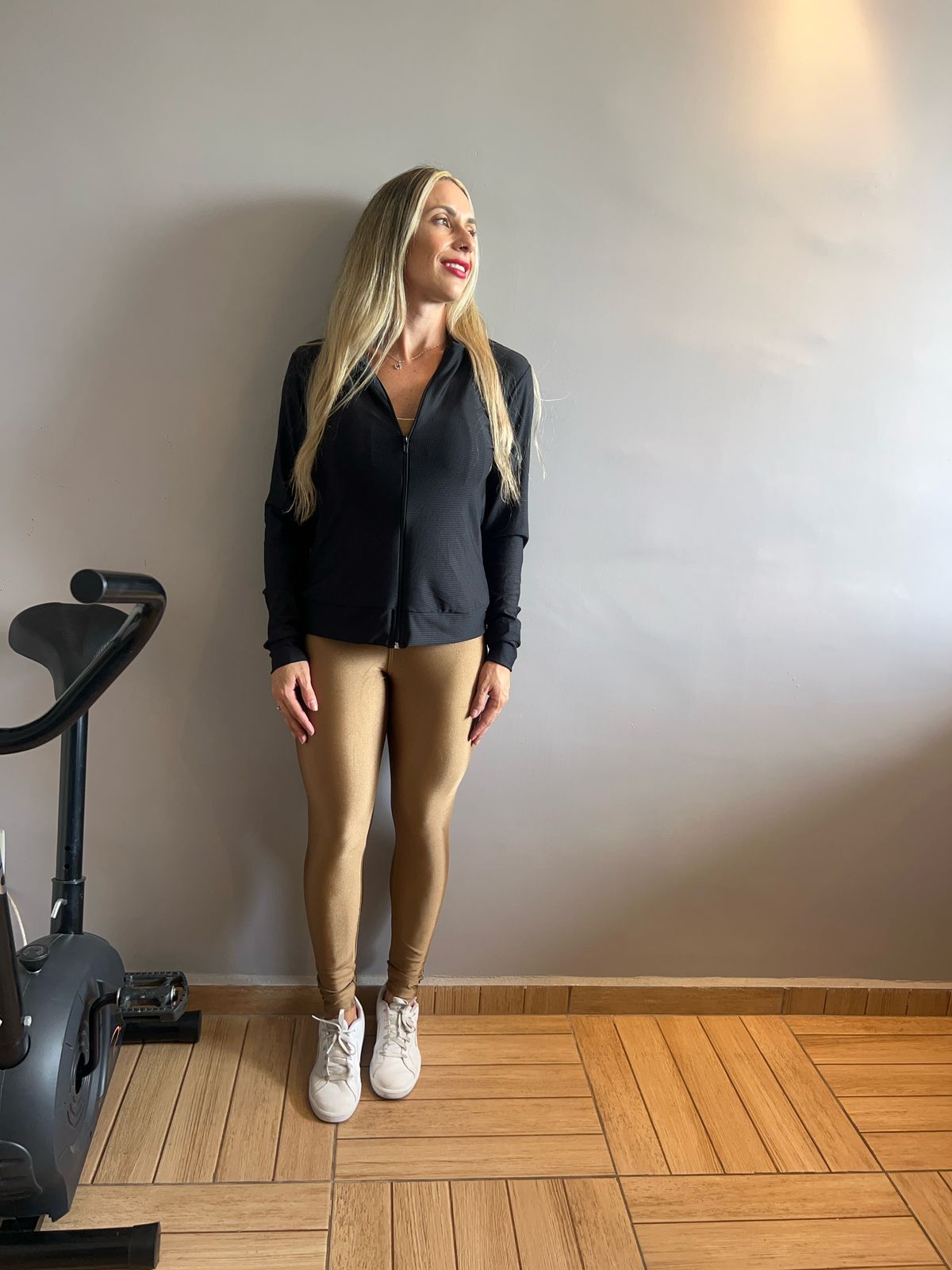 Blusa de Frio Fitness Feminina Preta com Zíper Dry Fit - Confortável e Durável para Academia e Treino